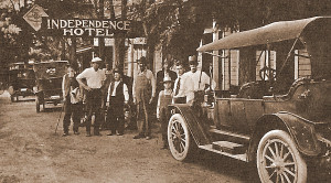 In front of Independence Hotel, 1916